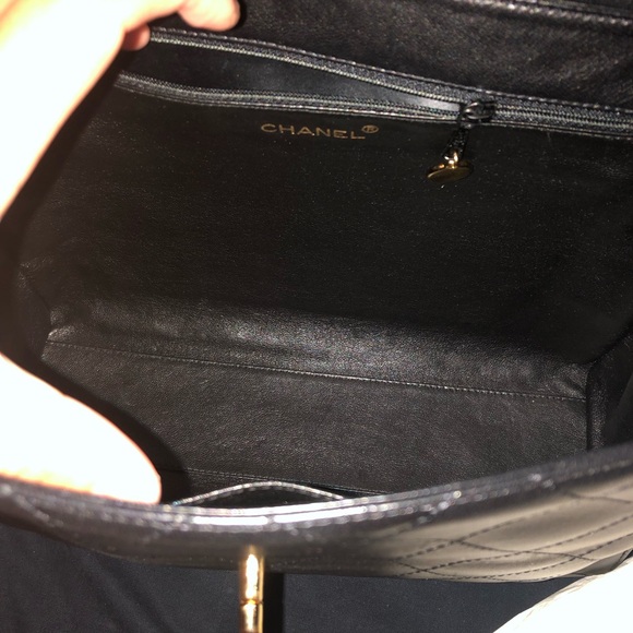 CHANEL double loop in smooth leather and gold hardware - Picture 8 of 12